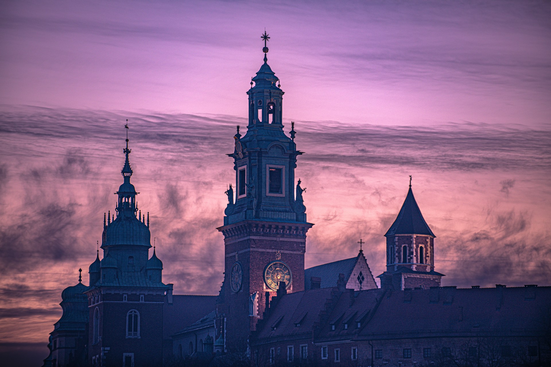Wawel Castle in Kraków at dusk, illustrating the article on AI and local elections